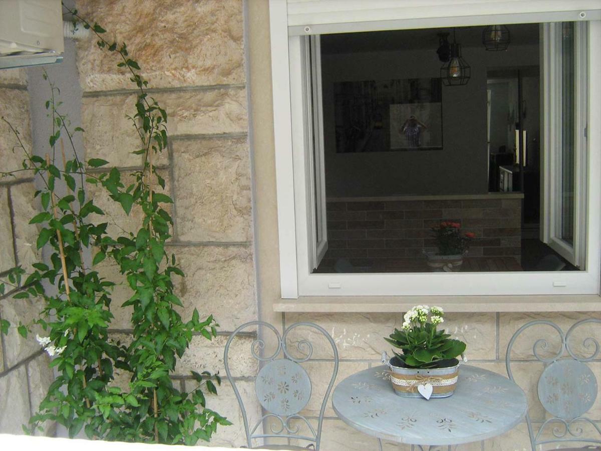 Luki Apartment *